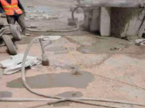 普定水泥混凝土路面板底注浆技术 路面脱空注浆整治方案